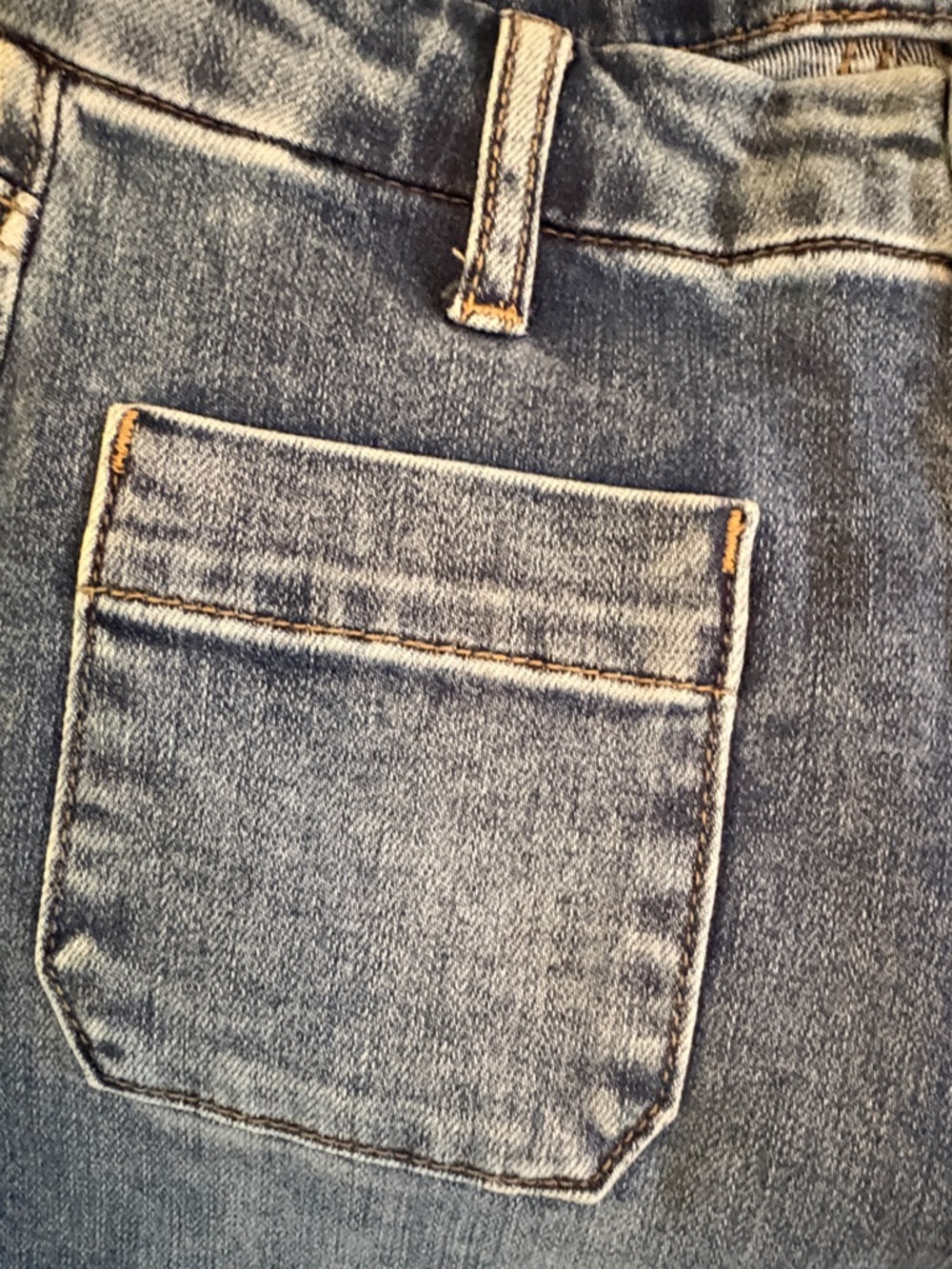 Kut from the Kloth Medium Blue High-Rise Wide Leg Jeans with Front Patch Pockets - Picture 5 of 6